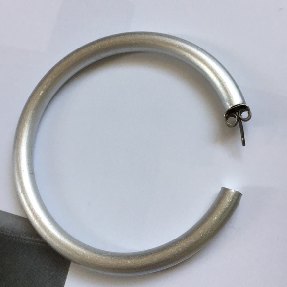 Pair of 90s matte silver hoops vintage VGUC very light vintage - Picture 2 of 16